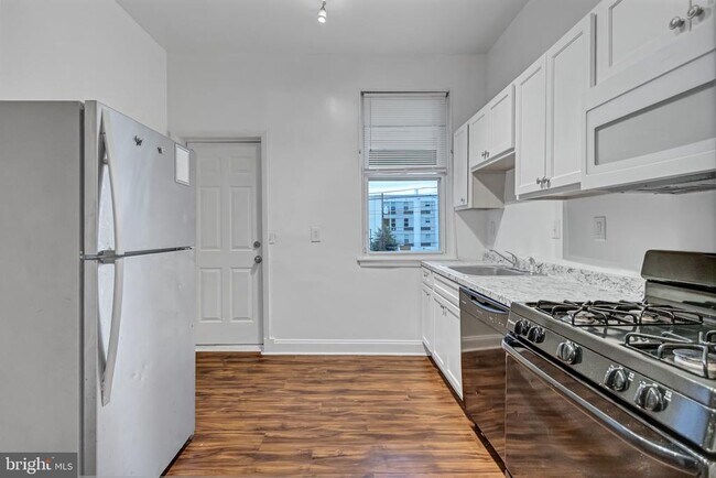 Foto del edificio - 3027 Walbrook Ave