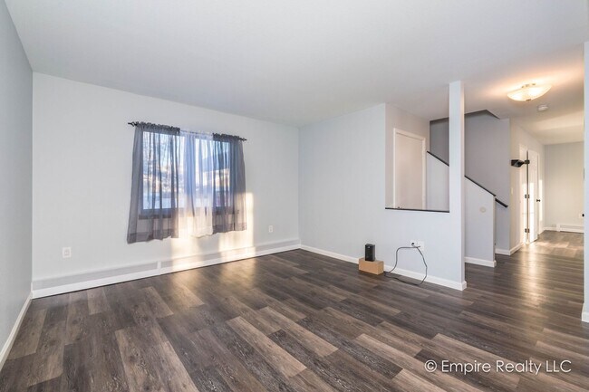 Foto del edificio - 4 Bed 2.5 Bath 1 Car Garage/ Heat Included...