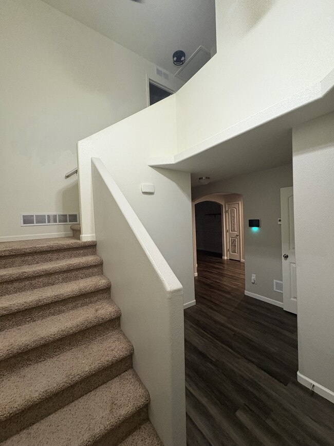 Building Photo - 507 Foxtail Pl