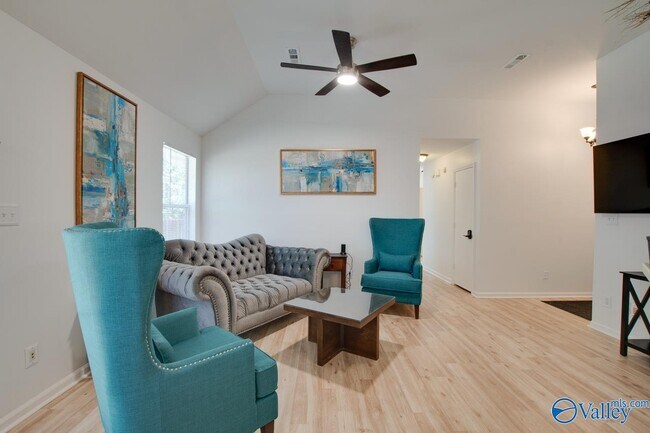 Foto del edificio - 210 Cypress Creek Dr
