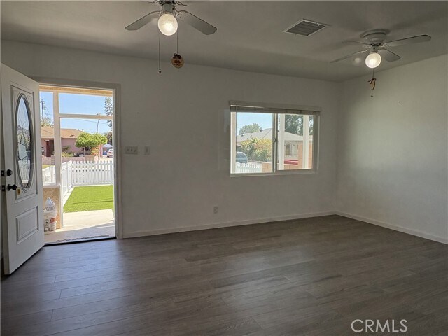 Foto del edificio - 5691 Vonnie Ln