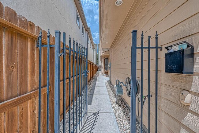 Foto del edificio - 5322 Petty St