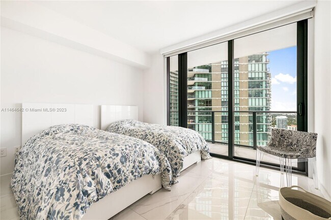 Foto del edificio - 3131 NE 7th Ave