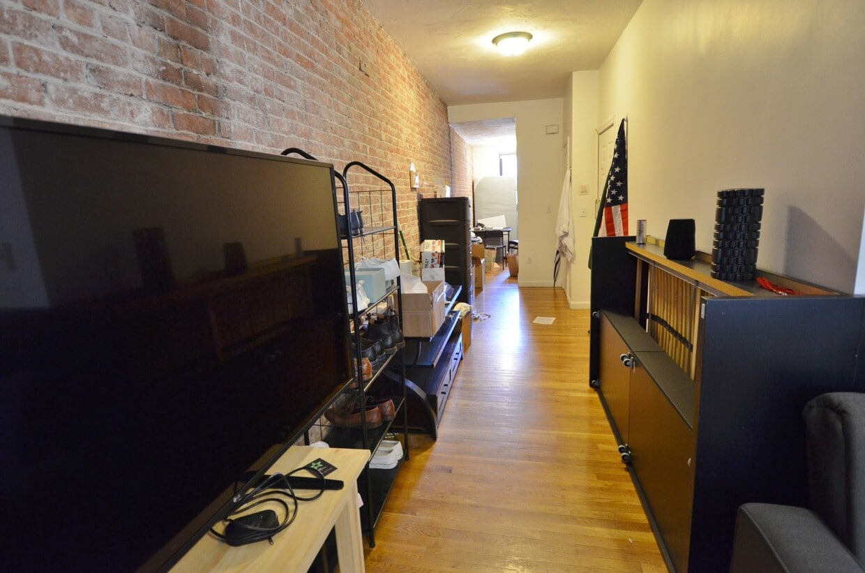Primary Photo - 58 Gainsborough St