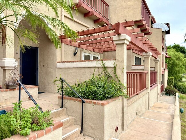 Building Photo - Beautiful Townhome on The Legends Golf Cou...