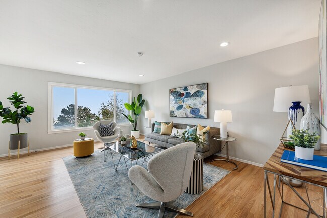 Building Photo - 1161 Skyline Dr