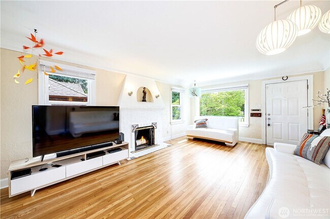 Foto del edificio - Charming 4 bed, 2 bath, fully fenced, cove...