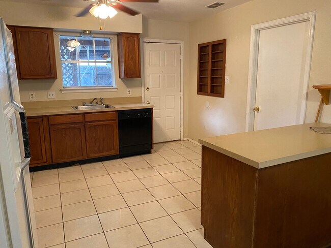 Foto del edificio - 2328 Garden Park Ct