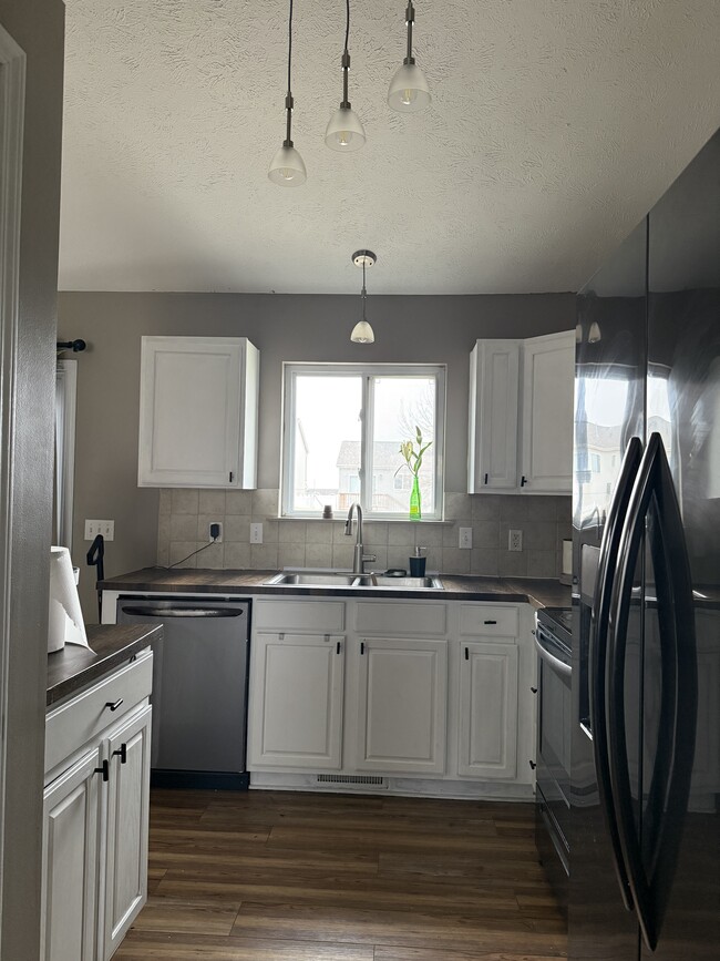 Building Photo - 10814 Potter St