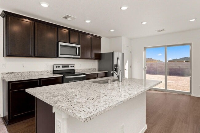Building Photo - 2615 Desi Loop