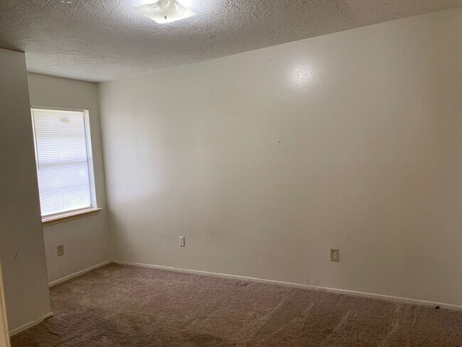 Foto del edificio - Coming Soon ! Nice 4 Bed Room Home in North Houston Area