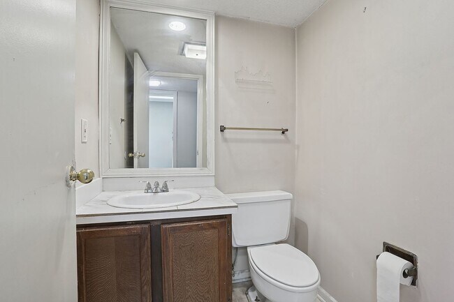 Foto del edificio - 2124 Stonehenge Ave