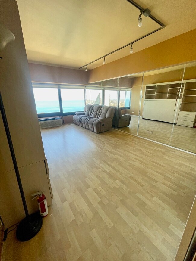 Foto del edificio - 175 E Delaware Pl