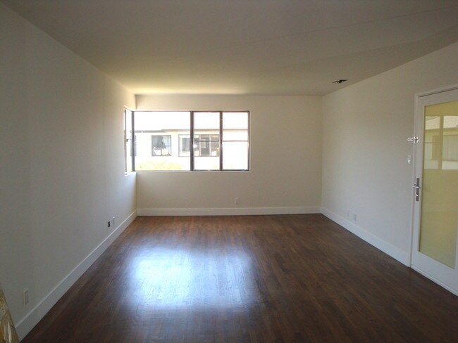 Building Photo - 3130 S Barrington Ave