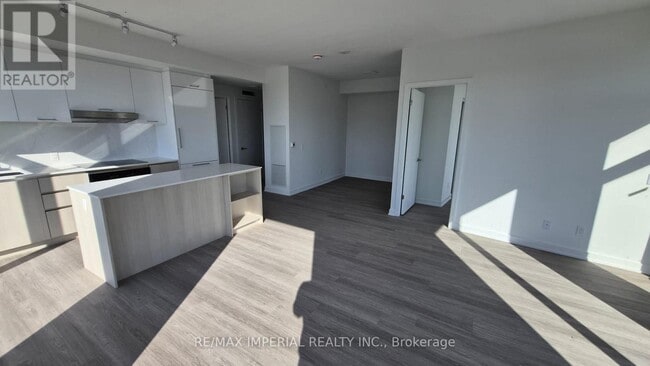 Photo du bâtiment - 8188 Yonge St