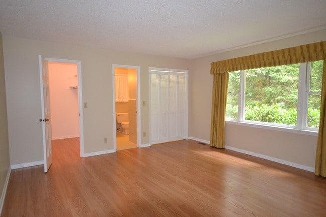 Building Photo - 226 Park Ln