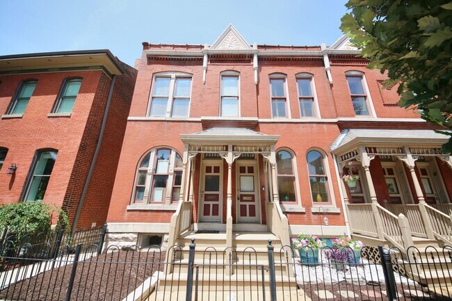 Building Photo - 2325 1/2 B Hickory St.