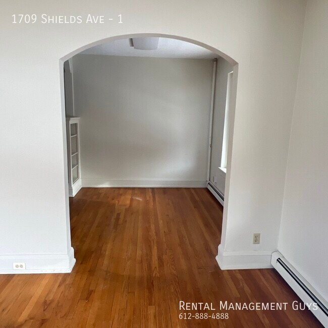 Foto del edificio - Huge One Bedroom with Living Room! Complet...