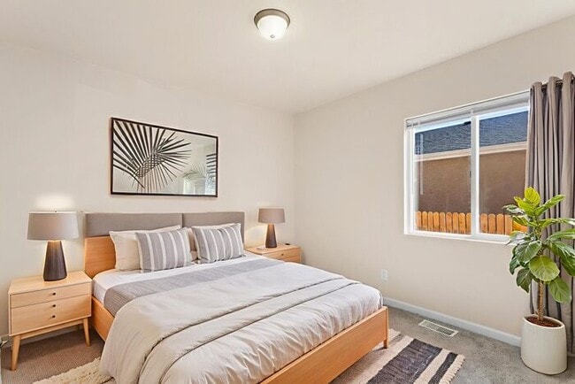 Foto del edificio - Well-Maintained 3-Bedroom Home with Modern Updates. MOVE-IN SPECIAL!