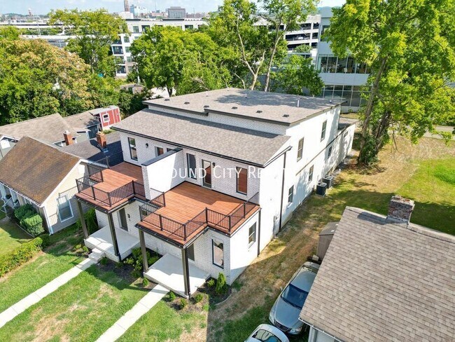 Foto del edificio - 2715 Delaware Ave