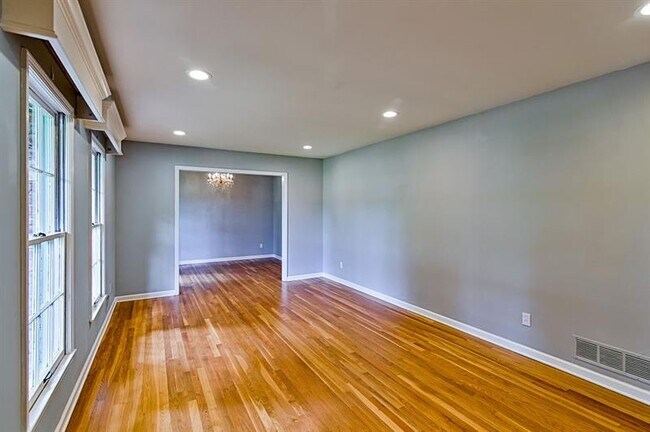 Foto del edificio - 3870 North Cooper Lake Rd SE