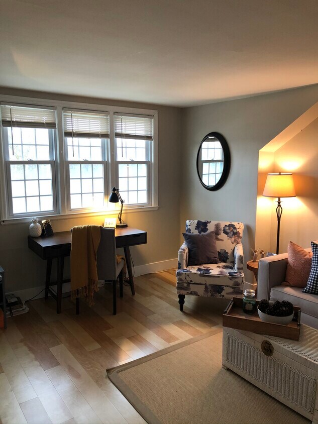 Living room - 150 N 80th St