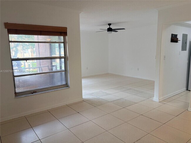 Foto del edificio - 17600 NW 68th Ave
