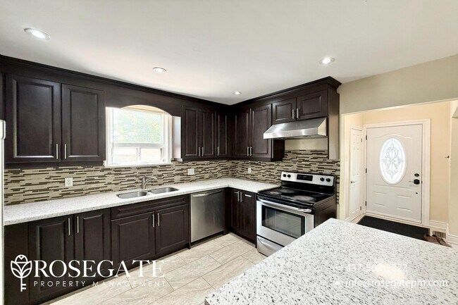 Building Photo - Spacious 3-Bedroom Main Floor Unit in Scar...