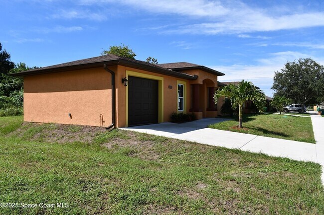 Building Photo - 1517 Furnari St