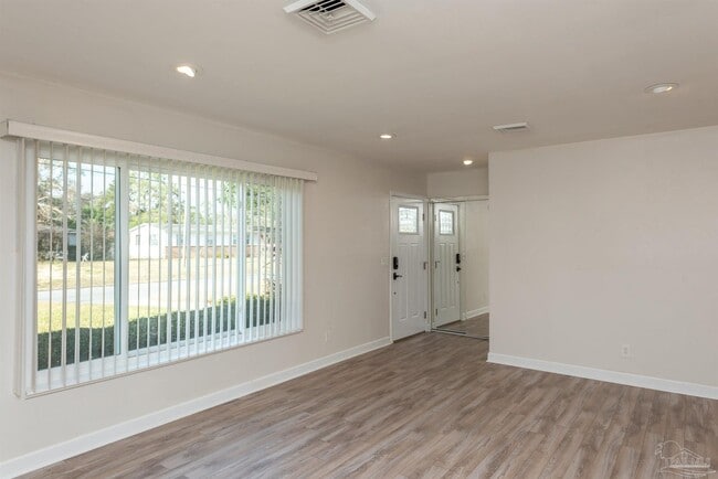 Foto del edificio - 3505 Wellington Rd