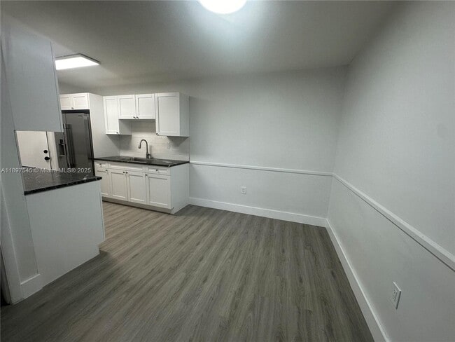 Foto del edificio - 6910 Bay Dr