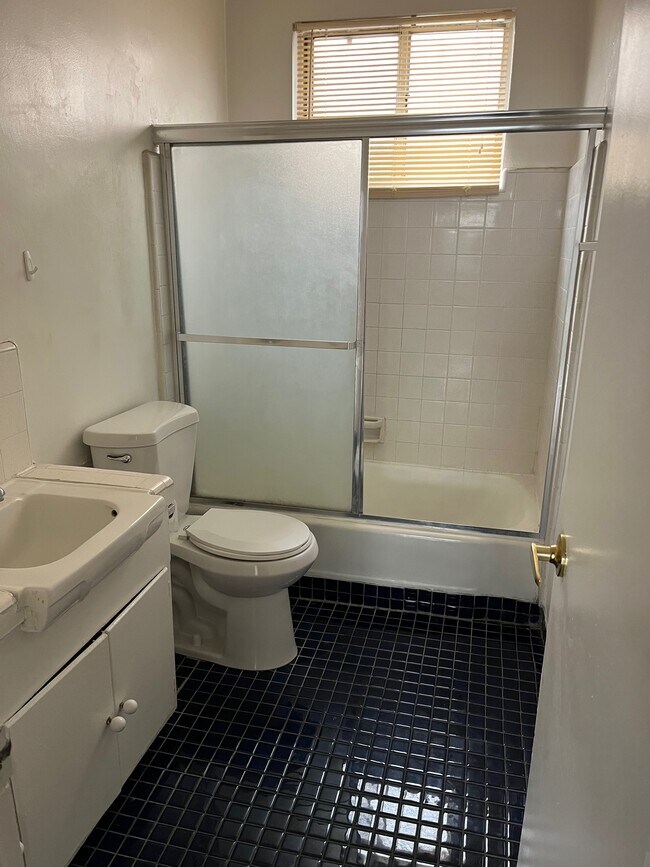 Foto del edificio - 827 N Hudson Ave