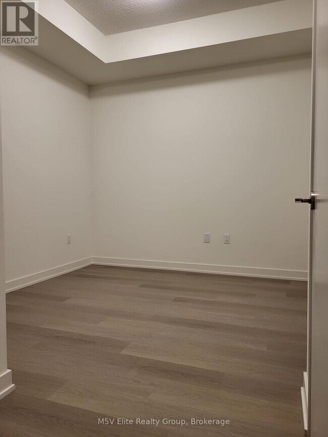 Photo du bâtiment - 859 The Queensway