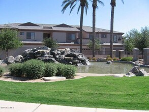 Building Photo - 705 W Queen Creek Rd