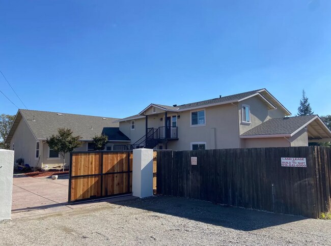 Building Photo - 8055 Oak Ave