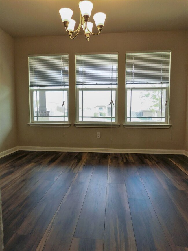 Foto del edificio - Available NOW!!!! Gorgeous 4 bedroom, 2 ba...