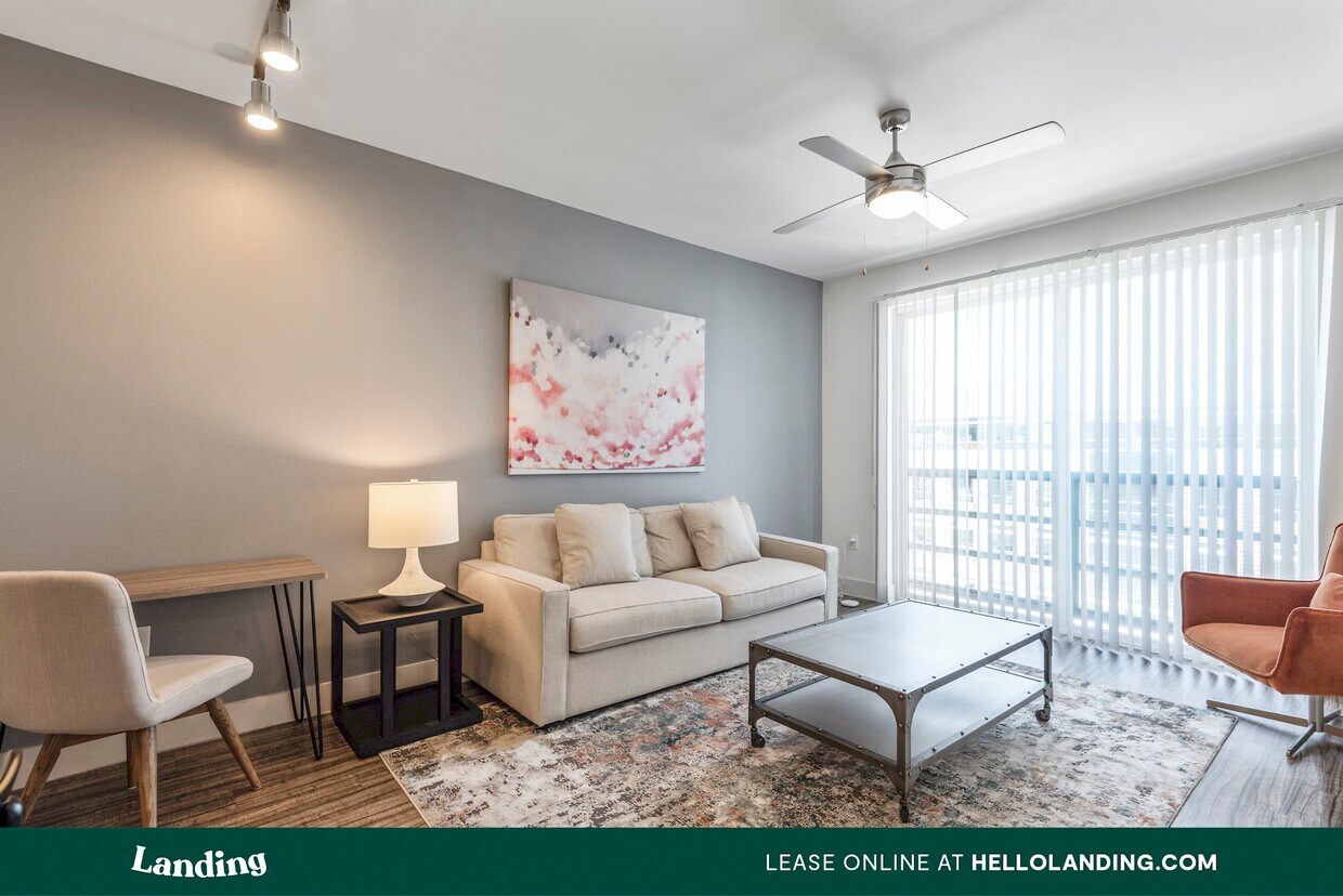 Foto principal - 11721 Domain Blvd