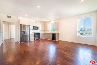Building Photo - 5531 La Mirada Ave