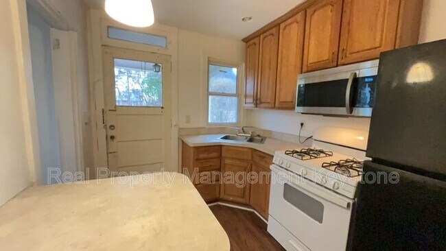 Foto del edificio - 1026 Mirror St