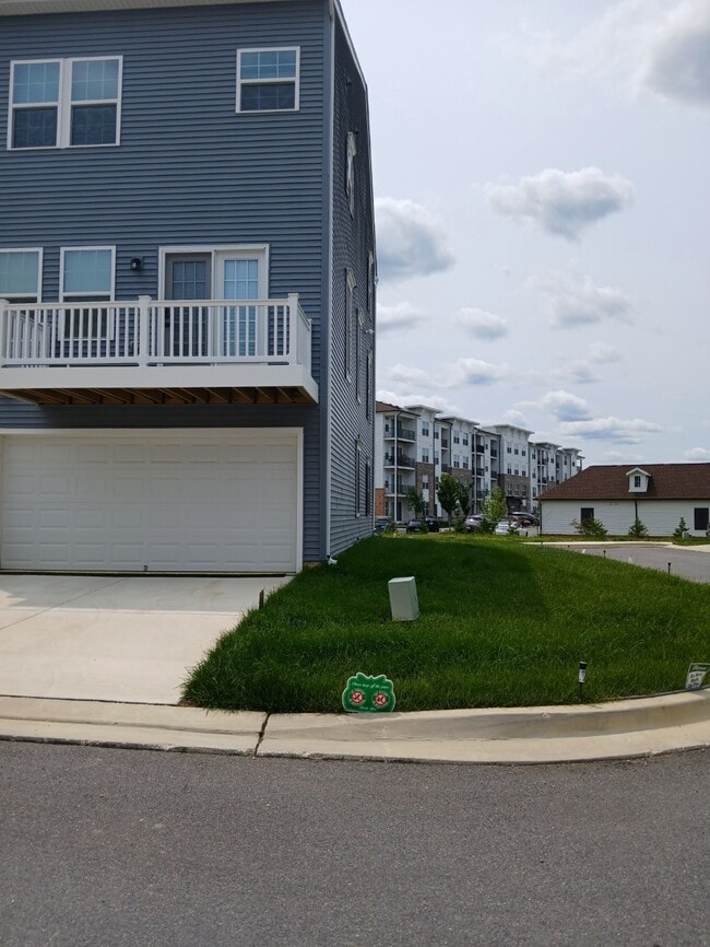 Photo - 16201 Picasso Aly Townhome