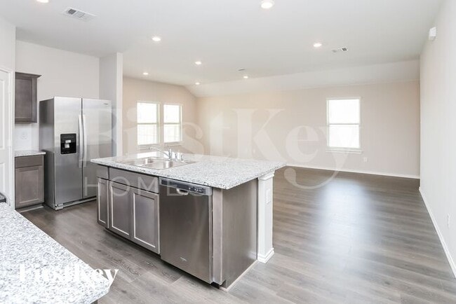Building Photo - 800 Saddle Horn Way