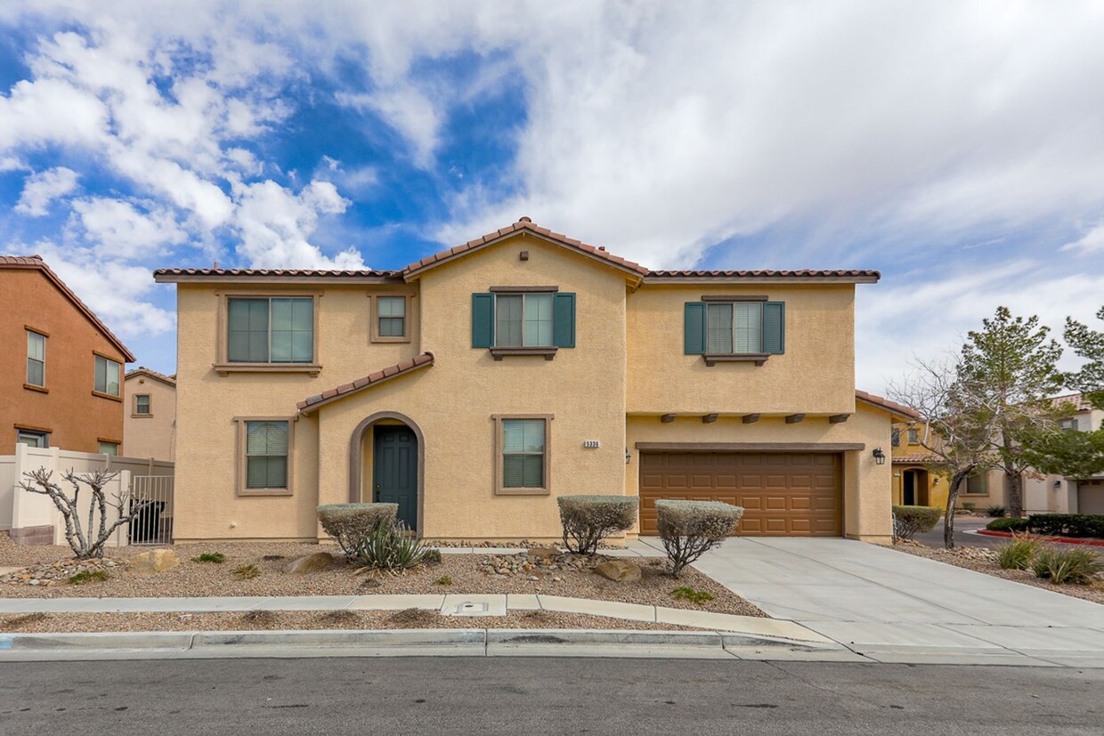 Foto principal - North Las Vegas Gated Community Home W/ Co...