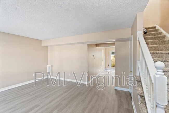 Building Photo - 430 Burr Oak Ct