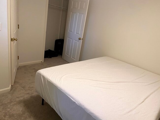 Building Photo - 142 Blackberry Cir