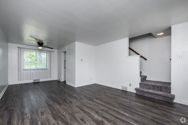 2 habitaciones, 1 baño - 1194 pies cuadrados - Sala de estar - North Ave Apartments