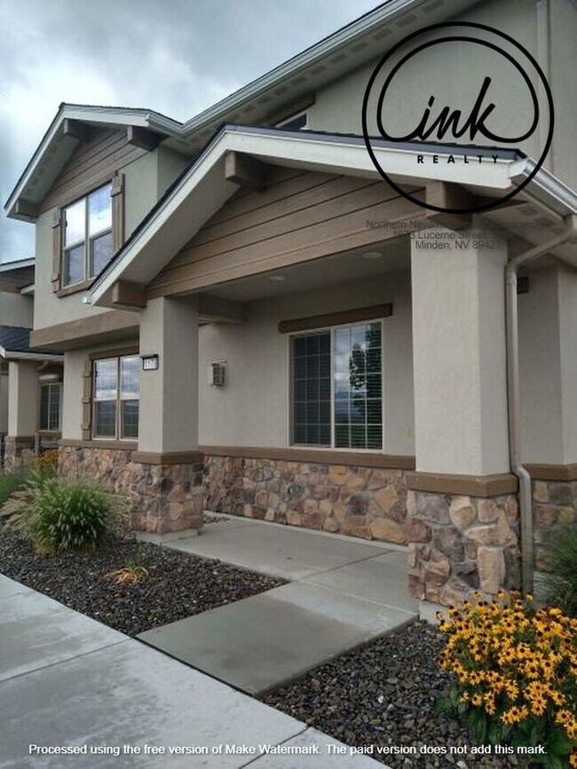 Foto del edificio - Townhome in Minden