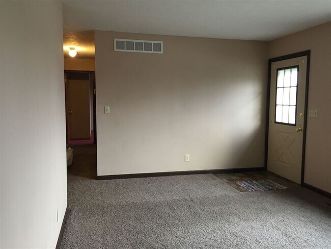 Foto del edificio - Beautiful 3-BR 2-Bath Home with Finished Basement on Goshen's South Side Available