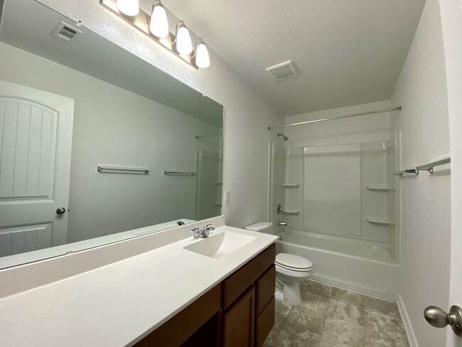 Building Photo - 3 Bed 2.5 Bath home in Overlook at Medio C...