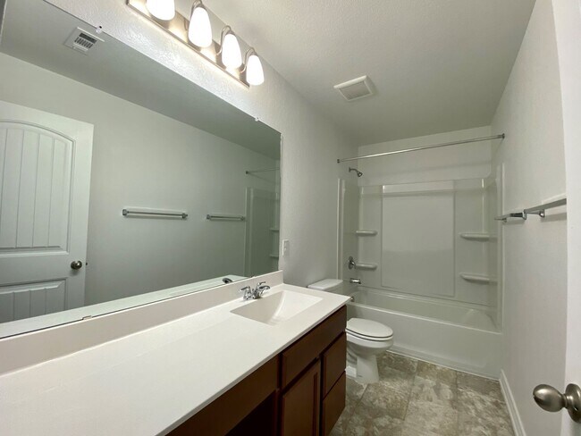 Foto del edificio - 3 Bed 2.5 Bath home in Overlook at Medio C...