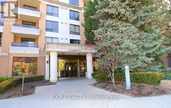 Building Photo - 18 Sommerset Way